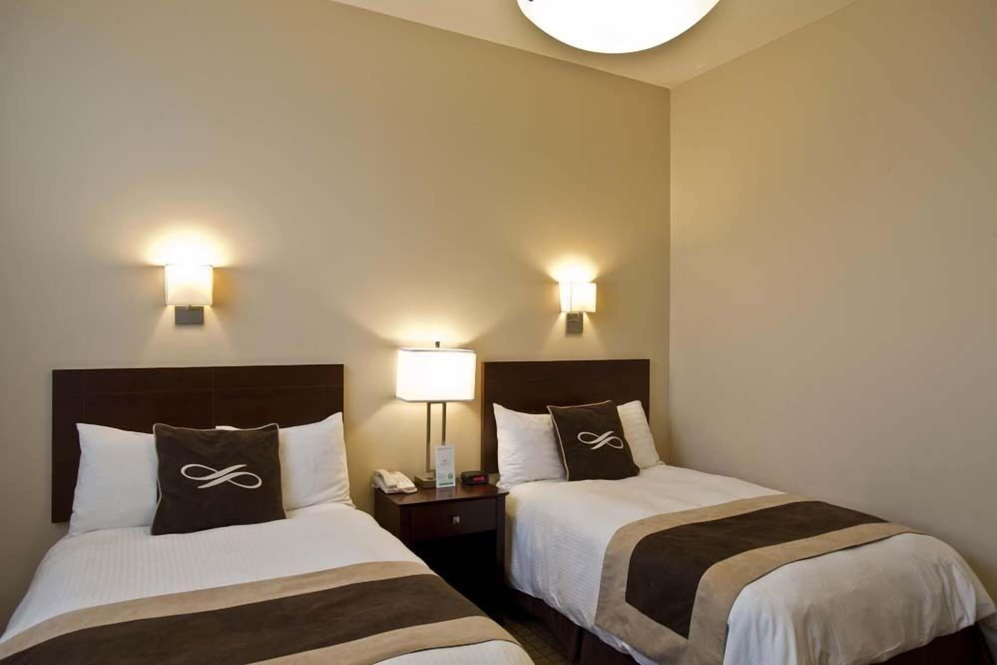Pointe Plaza Hotel (Adults Only) New York City Exterior photo