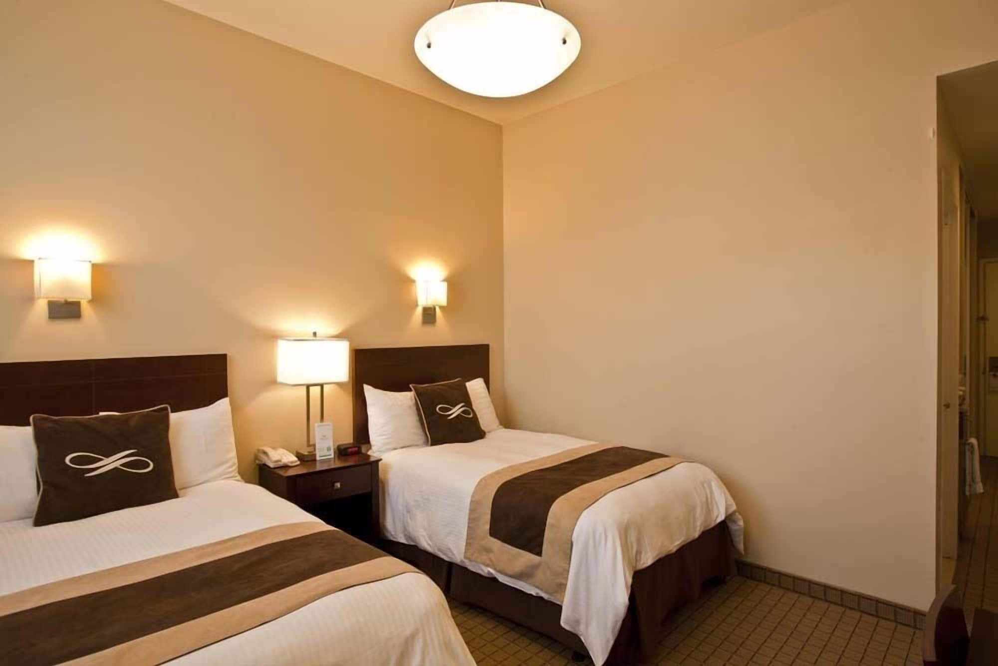 Pointe Plaza Hotel (Adults Only) New York City Exterior photo