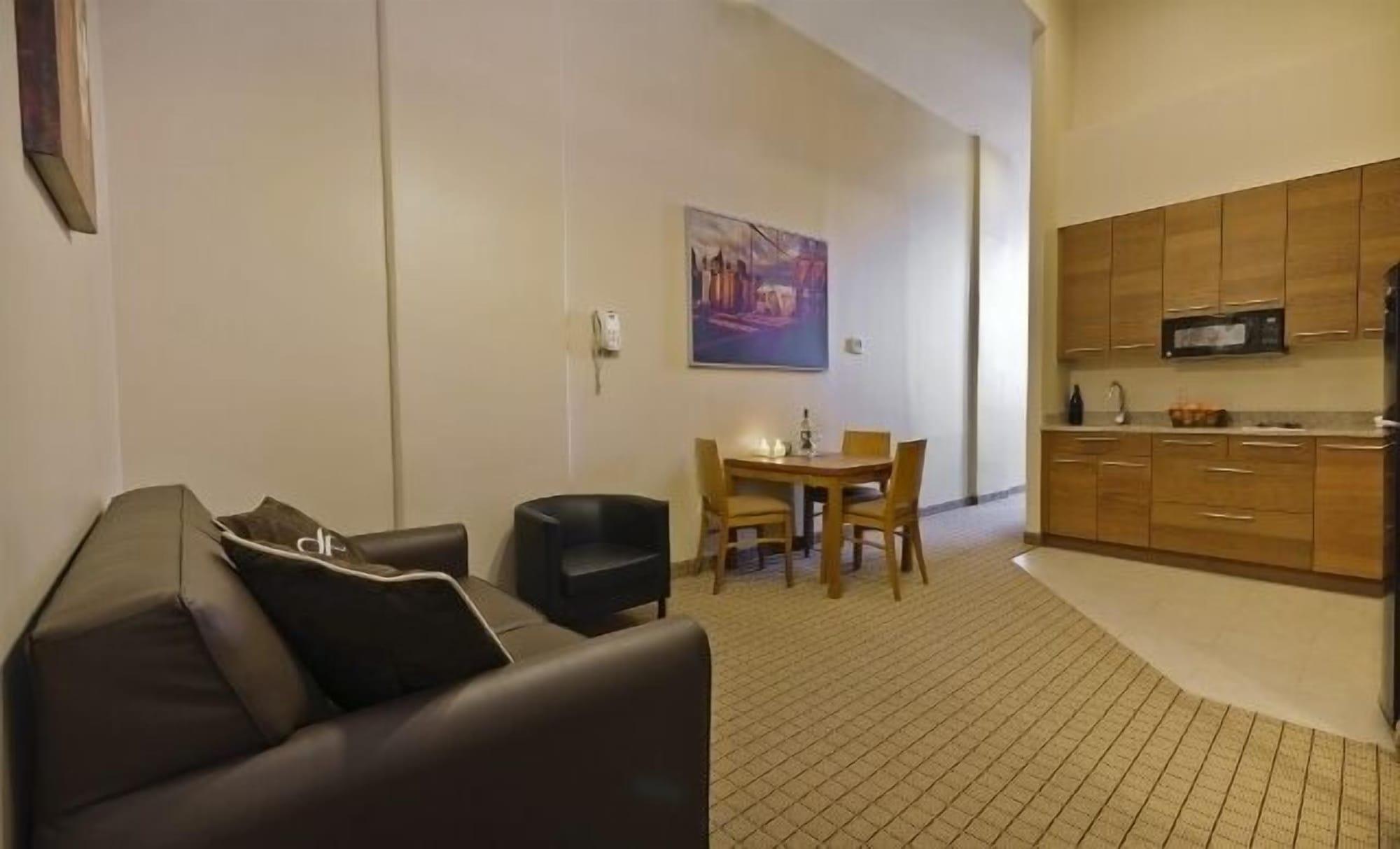 Pointe Plaza Hotel (Adults Only) New York City Exterior photo